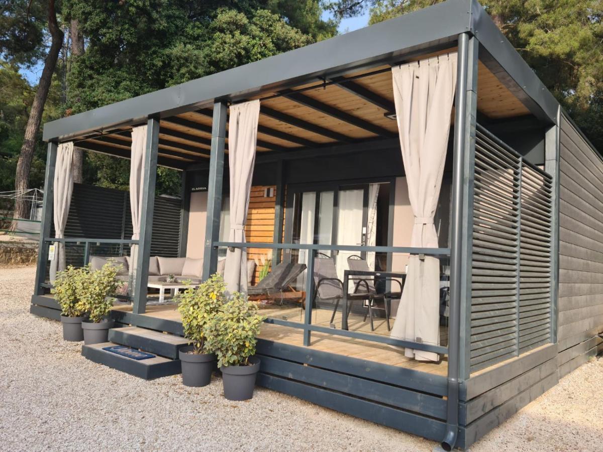 Hemy Casa - Lux Mobile Homes Ровинь Экстерьер фото